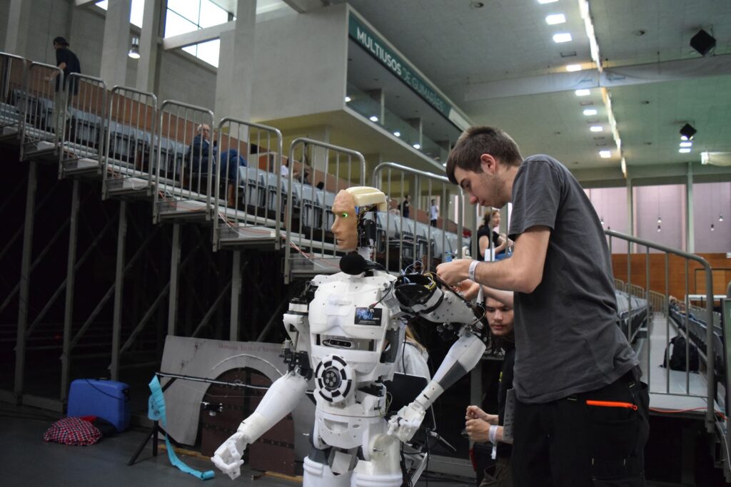intelligenza artificiale e lavoro giovanile pexels-rui-dias-469842-12499181