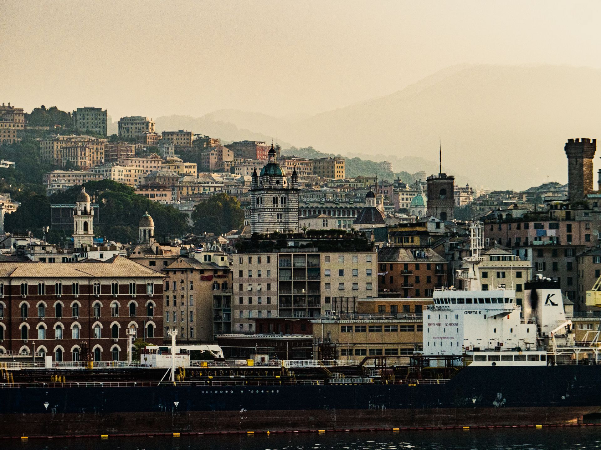 genova citta vista dal mare
